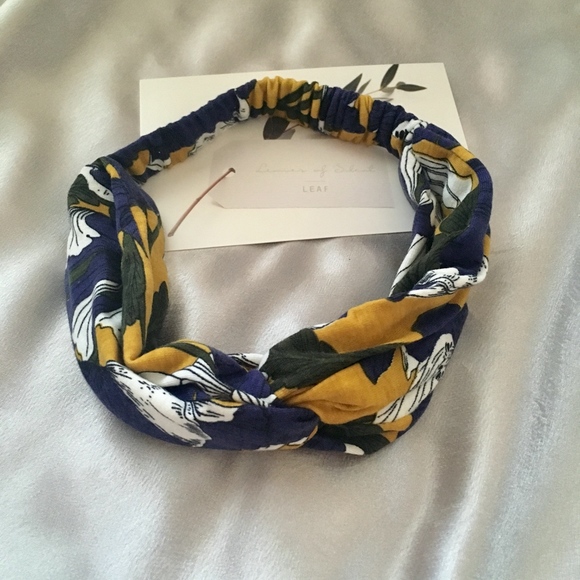 Wide Stretch Floral Pattern Knot Twist Headband - Picture 5 of 5